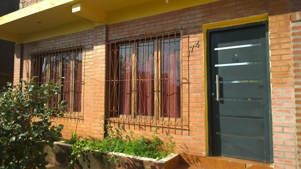 Yate I Villa Puerto Iguazu Exterior photo