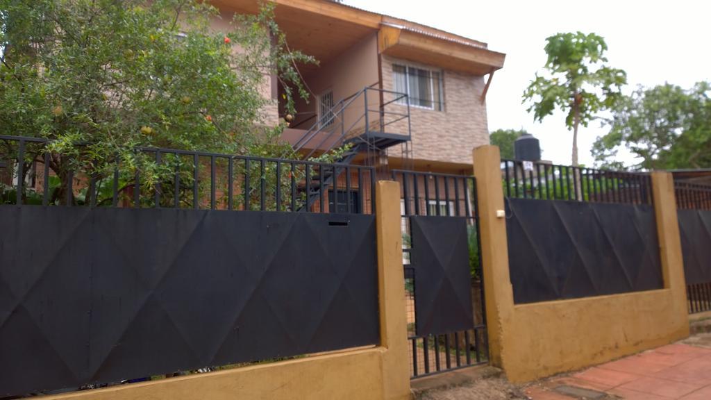 Yate I Villa Puerto Iguazu Exterior photo